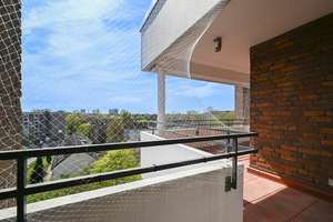 Urban wohnen mit Weitblick: Drei-Zimmer-Wohnung mit Loggia, Balkon und Schwimmbad in Düsseldorf – Die vollständige Adresse der Immobilie erhältst du vom Anbieter., 40470 Mörsenbroich, Düsseldorf – Vorschaubild 13
