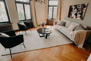 AUSSERGEWÖHNLICHE ALTBAUETAGE // LUXURIÖS SANIERT, GEMÜTLICH & MIT STIL