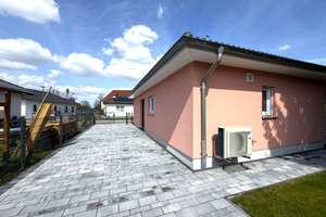 Familienglück pur: Moderner Bungalow mit Garten, Sonnenterrasse und Wärmepumpe (Energieklasse A) – Bachstraße 6b, 6766 Bitterfeld-Wolfen – Vorschaubild 13
