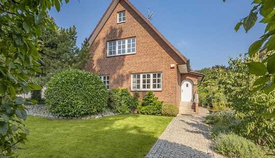 Bild von Einfamilienhaus auf großem, ruhig gelegenen Südwest-Grundstück in Blankenese!