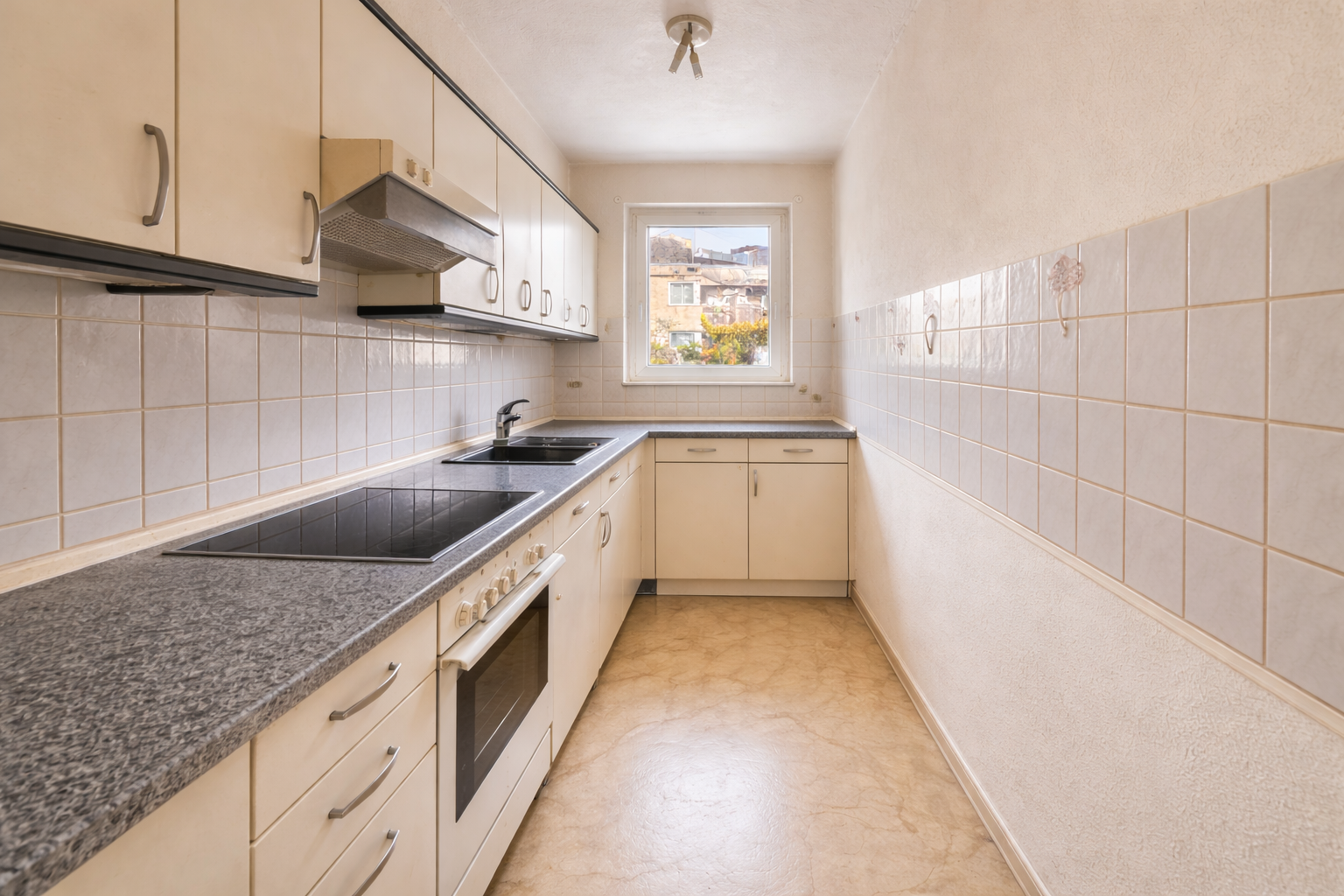 🔨 Sanierungsbedürftige 2 Zi- Whg mit Balkon, EBK & praktischem Grundriss, Berlin – Bild 3