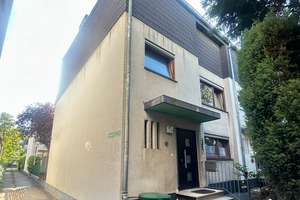 Reihenhaus 157 m²/ Wohnfläche, in Frankfurt-Niederrad mit Garten, Terrasse, Balkon, Loggia, Kamin – 60528 Niederrad, Frankfurt am Main – Vorschaubild 4