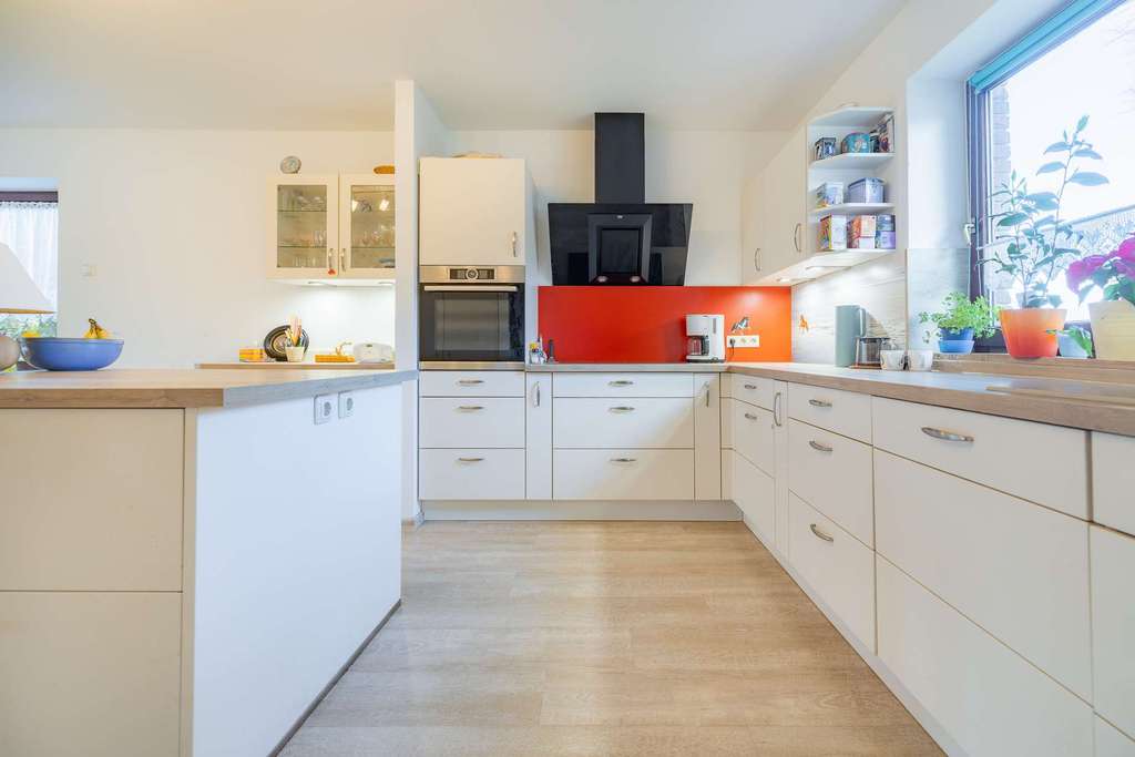 Immobilie in Christiansholm - Familienglück im Grünen: solides Backsteinhaus mit 6 Zimmern und großem Garten, vollunterkellert - Bild 4