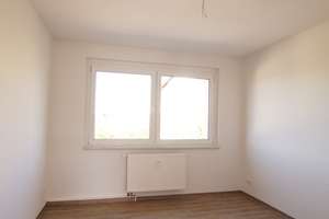 3-Raum-Wohnung mit Balkon – Mittelweg 18, 7381 Pößneck – Vorschaubild 3