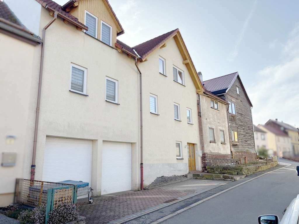 Immobilie in Friedrichroda - Zwei Häuser zum Preis von einem: Charmantes Reihenhaus plus Sanierungsobjekt in Finsterbergen - Bild 0