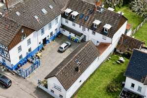 Kapitalanlage mit Substanz und Ausbaupotenzial mit Baugenehmigung – Mehrfamilienhaus in Laubach – Die vollständige Adresse der Immobilie erhältst du vom Anbieter., 35321 Laubach – Vorschaubild 2