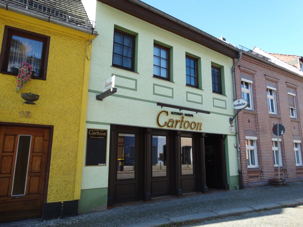 Haus mit Gastronomie, Garten und Dachterrasse in Lübben