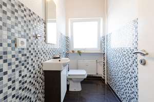 Zwei- bis Dreifamilienhaus mit Potential in ruhiger grüner Lage – 60437 Harheim, Frankfurt am Main – Vorschaubild 4