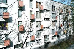 Anlage mit Perspektive: Junges, solides MFH mit Fernwärmeheizung, Garagen und Stellplätzen – Wuppertal – Vorschaubild 1