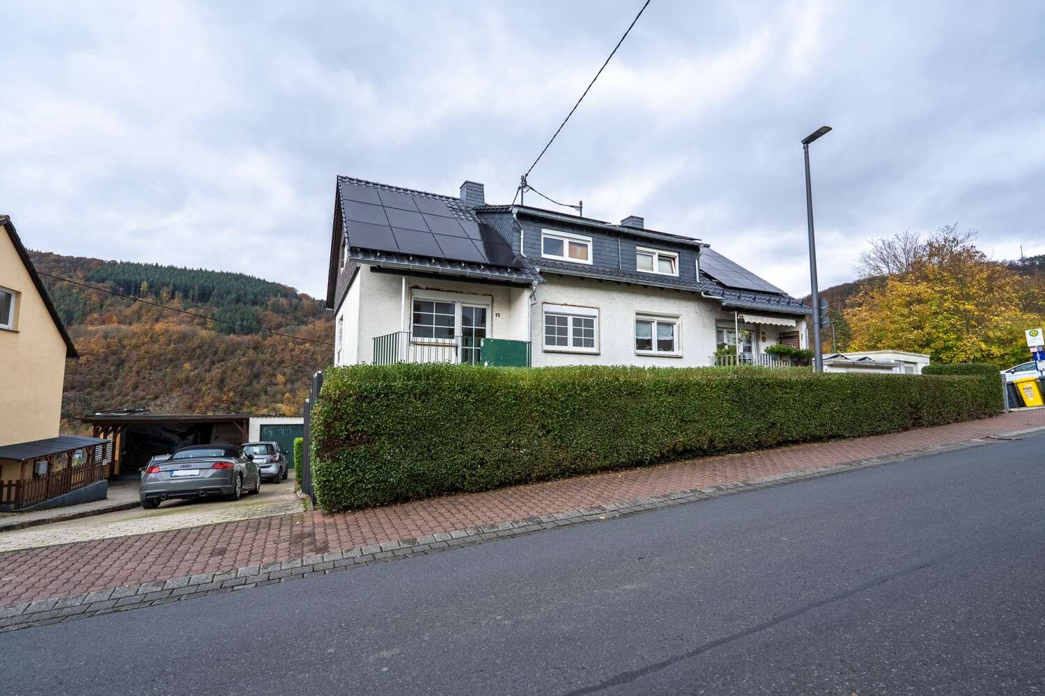 Teilsaniertes Zweifamilienhaus mit großzügigem Garten und viel Potenzial in Aussichtslage, Rhein Lahn Kreis – Bild 3