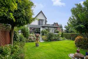 Charmantes Zweifamilienhaus mit separaten Eingängen, Gartenidylle und Potenzial in bester Lage – Hamburg – Vorschaubild 1