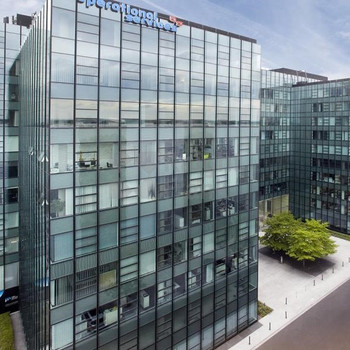 Erleben Sie eine Arbeitsatmosphäre mitten im Geschehen vom Frankfurter Flughafen