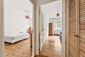 Provisionsfrei – großzügige Wohnung mit Altbaucharme und zwei Balkonen in gefragter Lage – Die vollständige Adresse der Immobilie erhältst du vom Anbieter., 10437 Prenzlauer Berg, Berlin – Vorschaubild 9