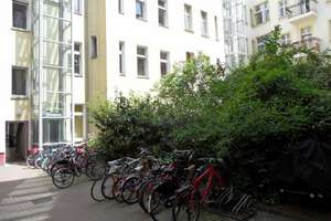 ATTRAKTIVER SOMMERPREIS! Berlin-Prenzlauer Berg im Bötzowviertel
City-Apartment in Gründerzeitaltbau – Die vollständige Adresse der Immobilie erhältst du vom Anbieter., 10407 Prenzlauer Berg, Berlin – Vorschaubild 8
