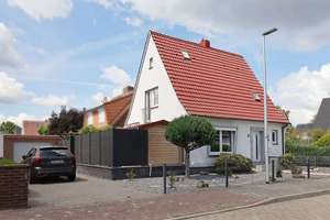 Delmenhorst / Neuwertige Doppelhaushälfte mit Garage in ruhiger Lage – Die vollständige Adresse der Immobilie erhältst du vom Anbieter., 27755 Düsternort, Delmenhorst – Vorschaubild 2