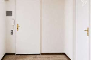 Helle 2-Zimmer Dachgeschoss Wohnung mit Entwicklungspotential in guter Lage von Düsseldorf! – 40223 Bilk, Düsseldorf – Vorschaubild 2