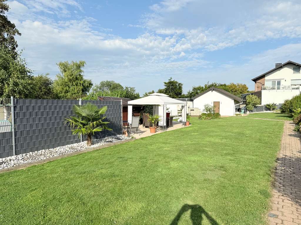 Immobilie in Stolberg - 290 m² Wohnfläche mit großem Garten in bester Lage - Bild 2