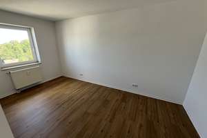 Helle, frisch renovierte 2-Raum-Wohnung im Dachgeschoss mit Weitblick [Nr. 10] | WBS erforderlich – Rosa-Luxemburg-Ring 24, 7586 Bad Köstritz – Vorschaubild 4