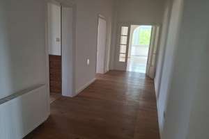 Repräsentative Altbaueleganz in Klingenberg.
5 Zimmer Mietwohnung! – Die vollständige Adresse der Immobilie erhältst du vom Anbieter., 63911 Klingenberg am Main – Vorschaubild 6