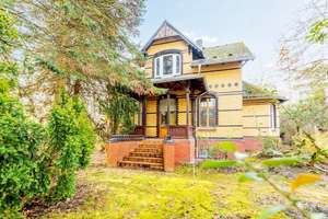 *** Charmante Altbau-Villa mit zwei Wohnungen *** - auf großem Grundstück in begehrter Villenlage 