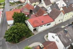 VOLLSANIERTES WOHNHAUS MIT ZUSÄTZLICHER AUSBAUMÖGLICHKEIT IM DACHGESCHOSS + MODERNER WERKSTATT & SCH – Die vollständige Adresse der Immobilie erhältst du vom Anbieter., 97277 Neubrunn – Vorschaubild 1