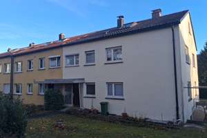 Ruhig gelegenes Reihenendhaus (Zweifamilienhaus) in Stuttgart oberhalb des Neckartales