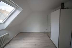 Helle Dachgeschosswohnung auf 70 m² mit Tageslichtduschbad – Galgenfeldstraße 5, 44797 Stiepel, Bochum – Vorschaubild 4