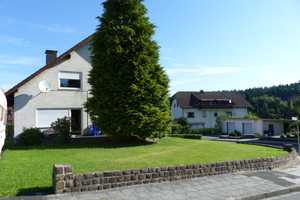 1-2 Familienhaus in Altenbeken-Buke, 8 Zimmer+2 Wohn-Eßküchen+2 Bäder+ Gäste WC+ 2 Garagen+Keller – Hachmannstraße 2, 33184 Paderborn (Kreis) – Vorschaubild 3