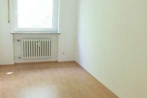 Großzügige 3,5-Zimmer-Wohnung mit 2 Balkonen, Regensburg-West – Die vollständige Adresse der Immobilie erhältst du vom Anbieter., 93049 Westenviertel, Regensburg – Vorschaubild 5