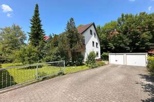 Mehrfamilienhaus in zentraler Lage von Bad Urach – Die vollständige Adresse der Immobilie erhältst du vom Anbieter., 72574 Bad Urach – Vorschaubild 1