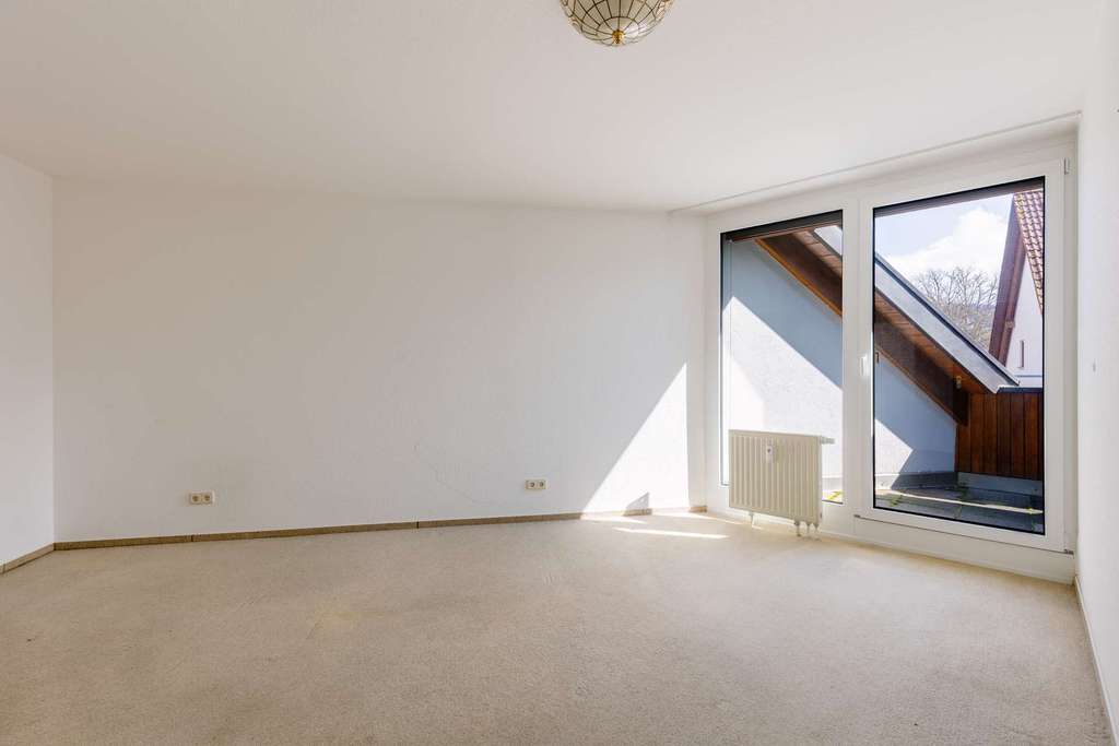 Immobilie in Kirchzarten - Bezugsfreie 2-Zimmer-Wohnung mit Balkon, TG-Stellplatz und Außenstellplatz zentral in Kirchzarten - Bild 3