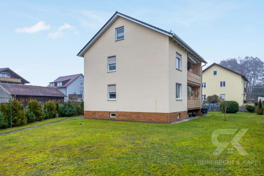 Immobilie in Teublitz - Energieeffizientes und gepflegtes Zweifamilienhaus in schöner Siedlung von Teublitz - Bild 1