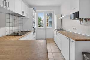 Traumlage Südstadt, im 1. OG: Stilvolle 4-Zimmer-Wohnung, mit 2 Balkonen und Blick ins Grüne! – 30173 Südstadt, Hannover – Vorschaubild 15