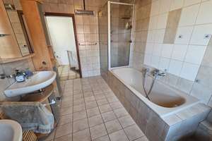 Gepflegte  Maisonette- Wohnung mit drei Zimmern sowie Balkon und Einbauküche in Rheinhausen – Uhlandweg 6, 68794 Oberhausen-Rheinhausen – Vorschaubild 17