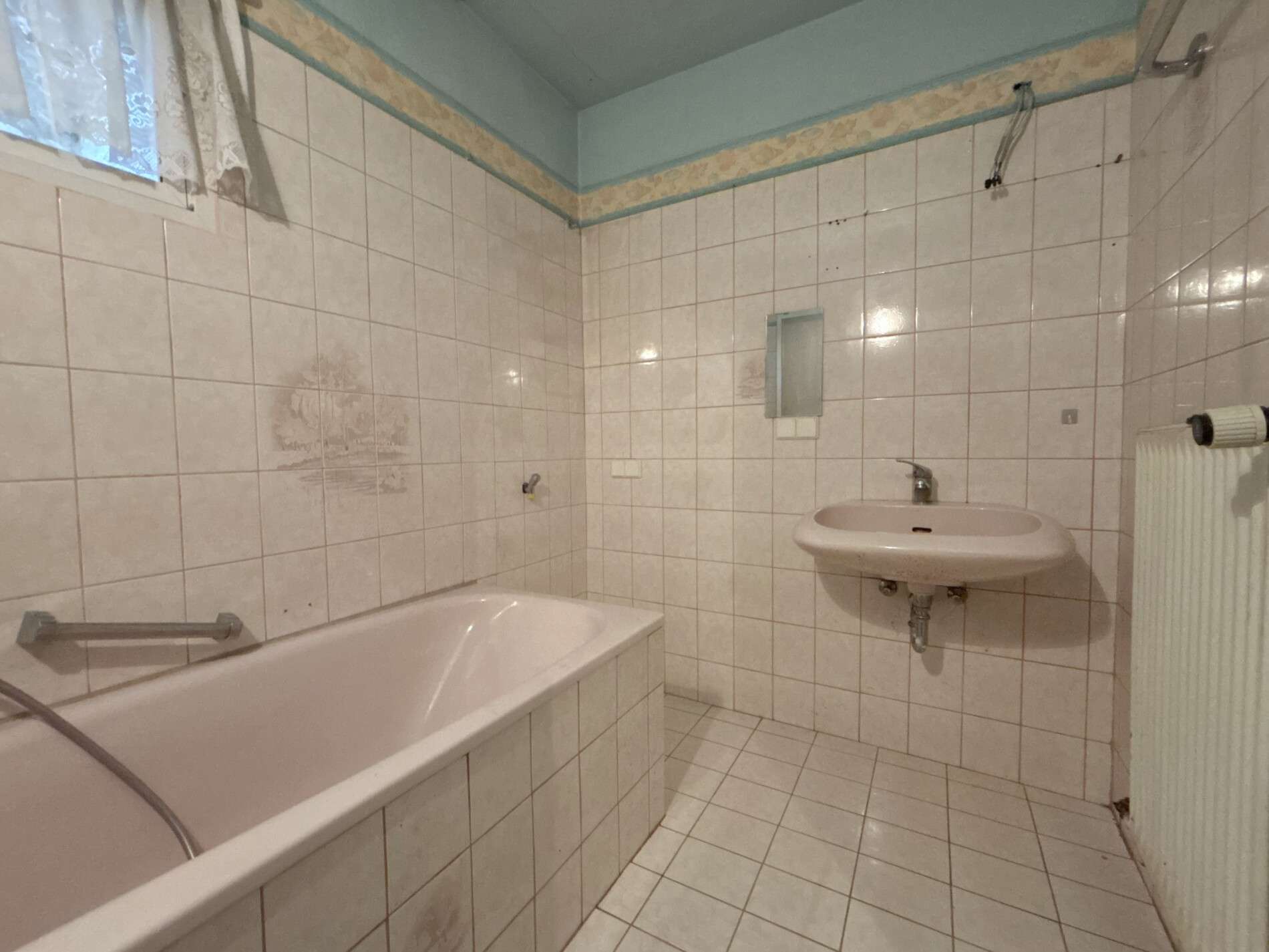 Immobilie in Cölbe - Zwei Wohneinheiten unter einem Dach in beliebter Wohnlage von Cölbe - Bild 2