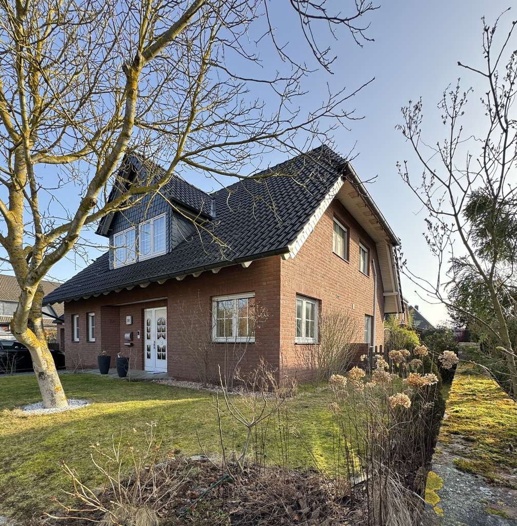 Immobilie in Rühen - Exklusives Einfamilienhaus in ruhiger Lage von Gifhorn / Eischott, direkte Lage zum Volkswagen Werk. - Bild 1