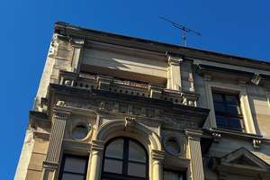 Schöne Wohnung im denkmalgeschützten Gebäude.