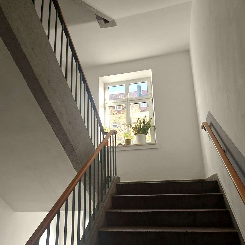 Immobilie in Ingolstadt - NEU-Altbauwohnung mit hohen Decken  und viel Platz zum Wohnen! - Bild 1