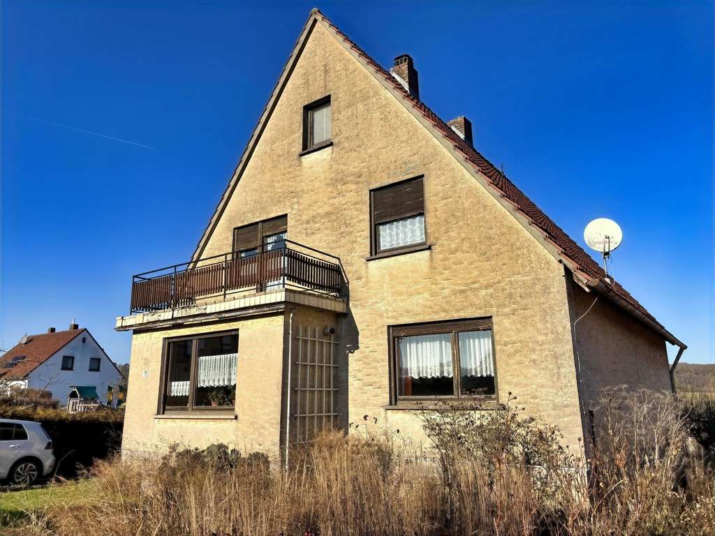 Immobilie in Riedbach - Renovierer aufgepasst... familienfreundliches Haus mit Garage und großem Garten in sonniger Lage, W - Bild 1