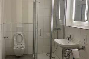 Leben am Wasser in extravaganter Lage -  2-Zimmer-Wohnung – Julienne-Trouet-Platz 7, 30453 Limmer, Hannover – Vorschaubild 5