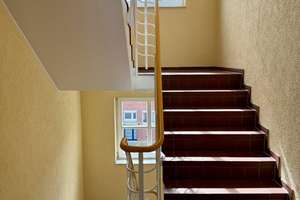 Bezugsfrei in Flingern: 1-Zimmer-Wohnung mit Balkon, Keller und Tiefgarage – Rosmarinstr. 22, 40235 Flingern Nord, Düsseldorf – Vorschaubild 2