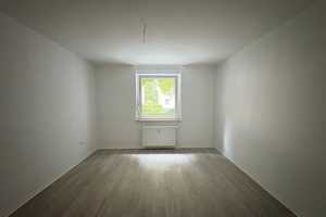 Ihr neues Zuhause: Sanierte 2,5-Zimmer-Wohnung! – Heisterholz 1, 45329 Essen – Vorschaubild 3