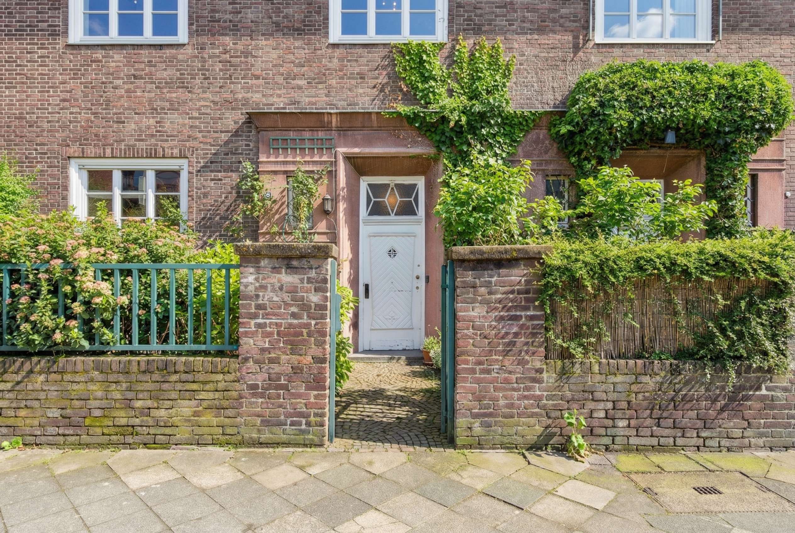 Repräsentatives Stadthaus mit Einliegerwohnung, Düsseldorf – Bild 1