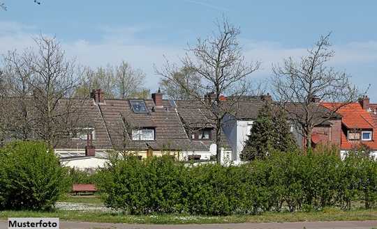Einfamilienhaus mit Einlieger, Doppelgarage und Carport