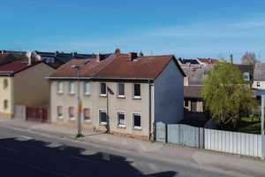 Zuhause gestalten: Familienfreundliche DHH mit Nebengebäude und Garten in zentraler Lage – Clara-Zetkin-Straße 5, 16792 Oberhavel (Kreis) – Vorschaubild 1