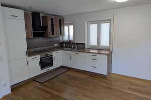 Hochwertige 4 Zimmer Wohnung in zentraler Lage | 80 m² | 1. OG | Balkon | EBK | Carport | Kempten – 87439 Innenstadt, Kempten (Allgäu) – Vorschaubild 2