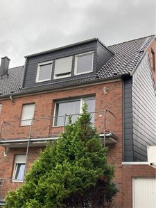 Stilvolle, sanierte 1-Zimmer-Wohnung mit Einbauküche in Neuss-Weckhoven