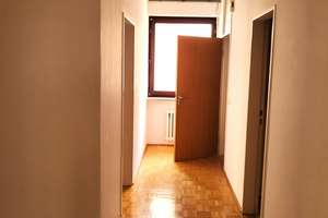 Preishammer! Schicke 2-Zimmer-Wohnung mit Loggia in der historischen Altstadt von Regensburg – Die vollständige Adresse der Immobilie erhältst du vom Anbieter., 93047 Innenstadt, Regensburg – Vorschaubild 3