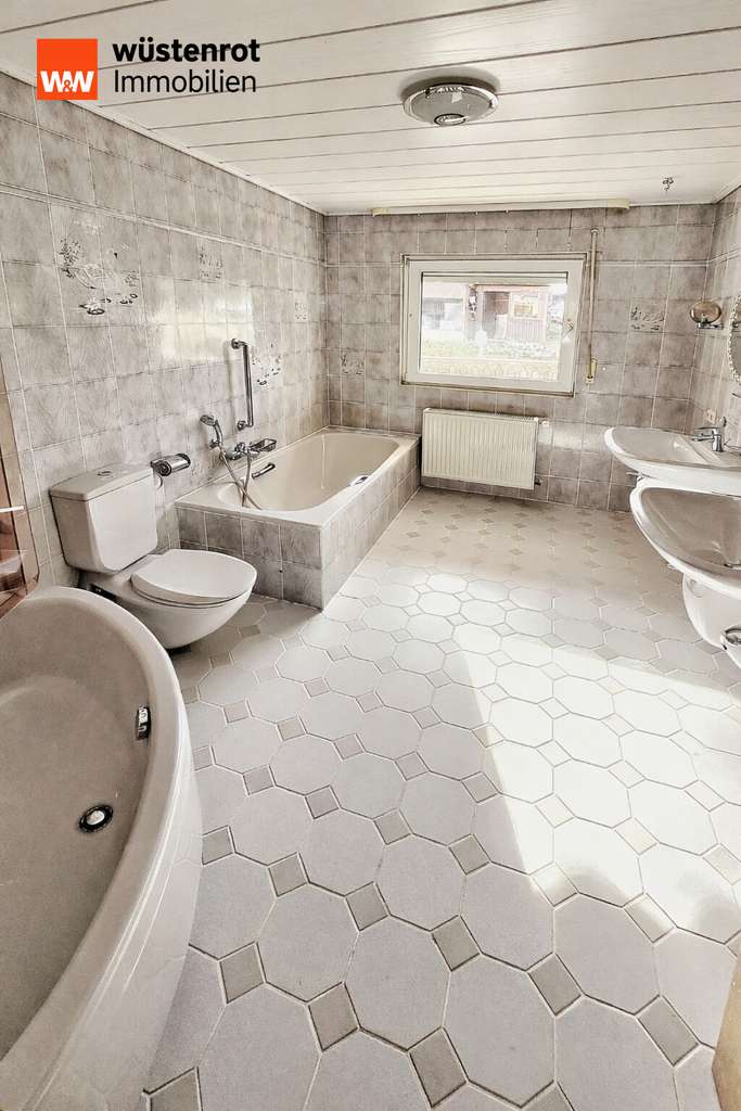 Immobilie in Büdingen - Paradies für 2 (Familien)! Büdingen OT, ca. 250 m² Wfl, 2 Kamine, Feldrandlage, 3 Garagen & Wallbox! - Bild 4