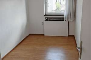 Verkehrsgünstige 3-Zi-Wohnung mit zwei Balkonen.  – Haldenrainstraße 75, 70437 Rot, Stuttgart – Vorschaubild 5